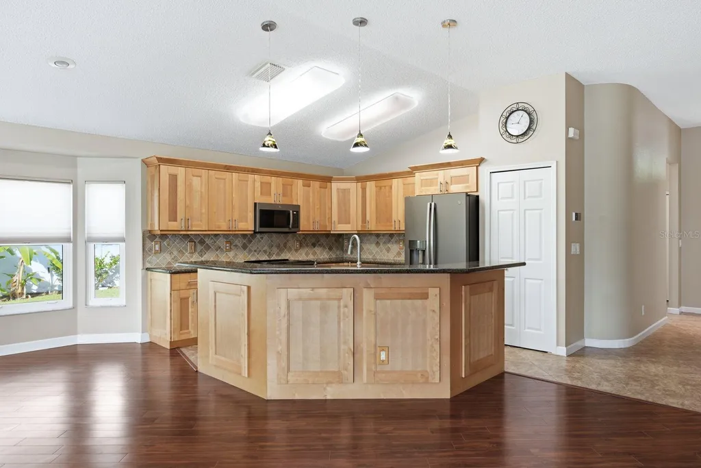 349 Fountainview Circle Oldsmar FL 34677