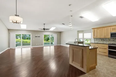 349 Fountainview Circle Oldsmar FL 34677