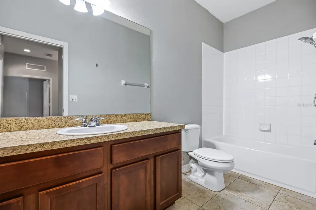 5221 Bannister Park Lane Lithia FL 33547
