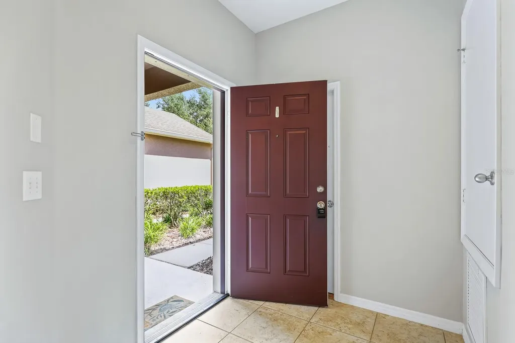 5221 Bannister Park Lane Lithia FL 33547