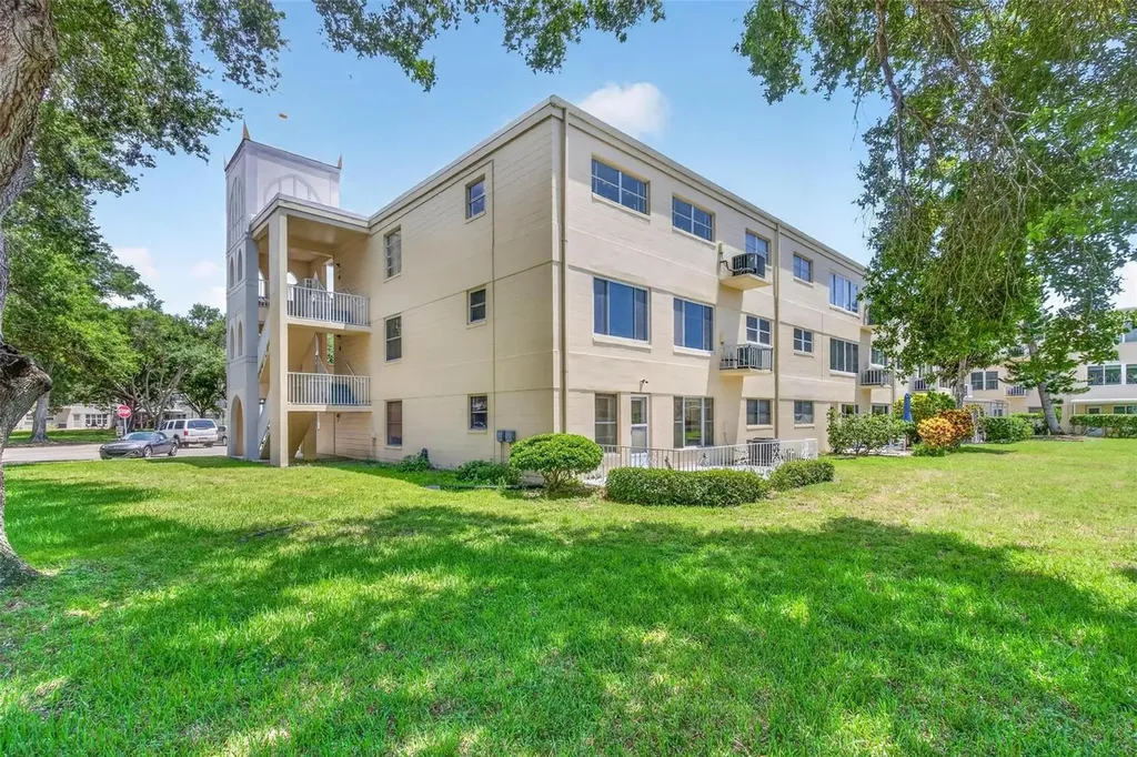 2222 Americus Boulevard N Clearwater FL 33763