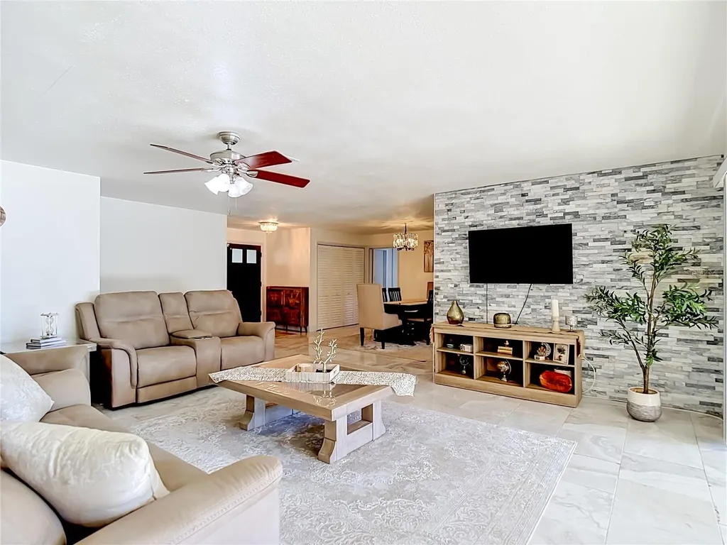 5126 Rolling Hills Court Tampa FL 33617