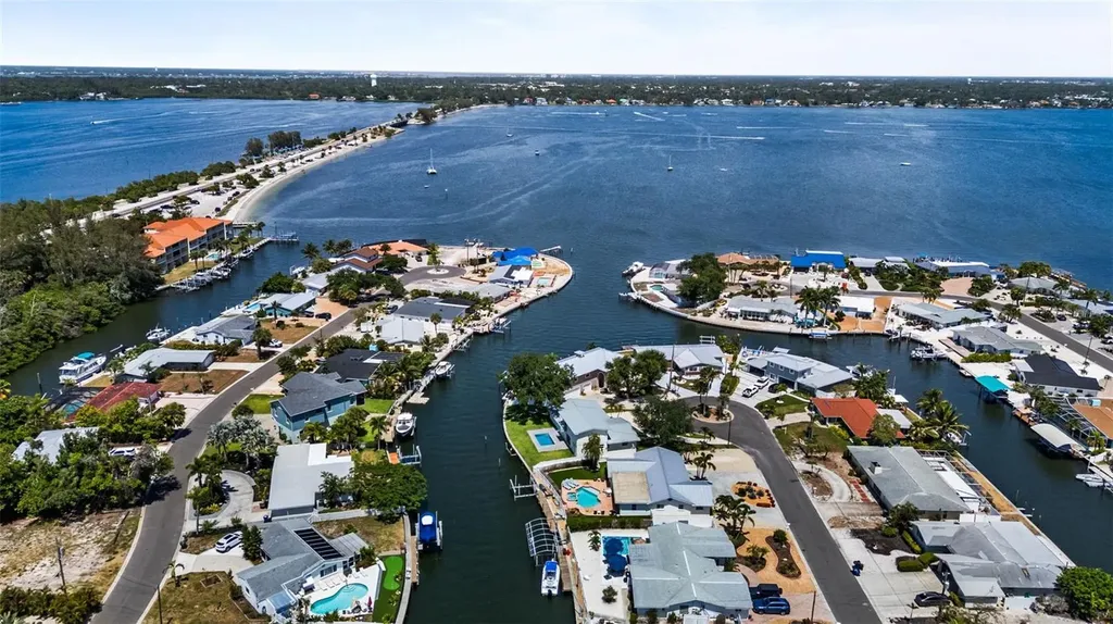 10016 Kingfisher Road E Bradenton FL 34209