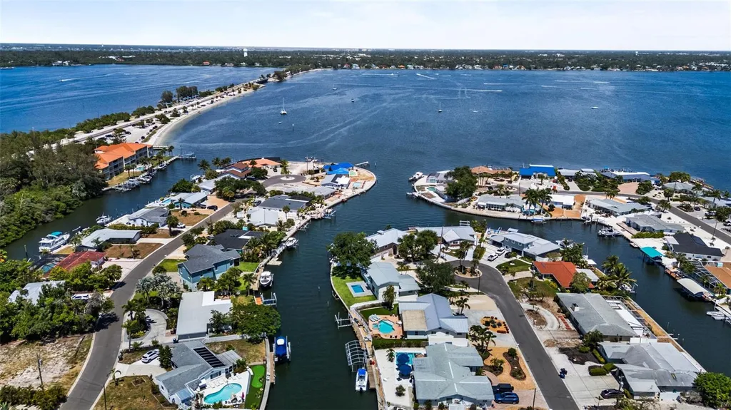 10016 Kingfisher Road E Bradenton FL 34209