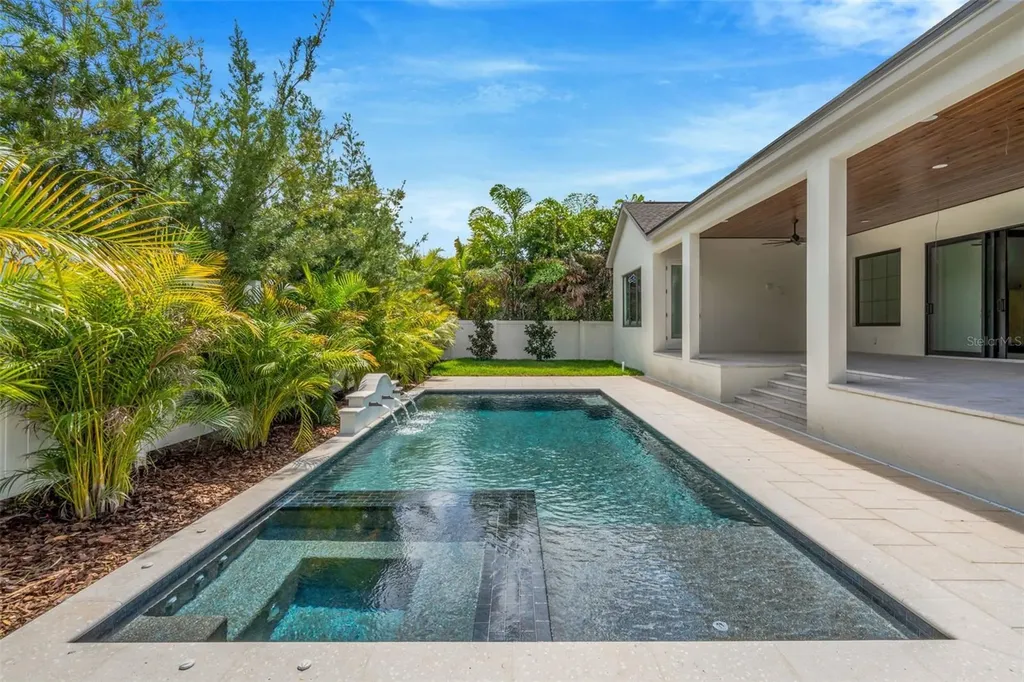 2911 W Chapin Avenue Tampa FL 33611