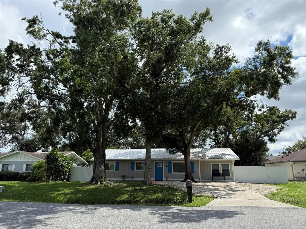 3988 San Luis Drive Sarasota FL 34235