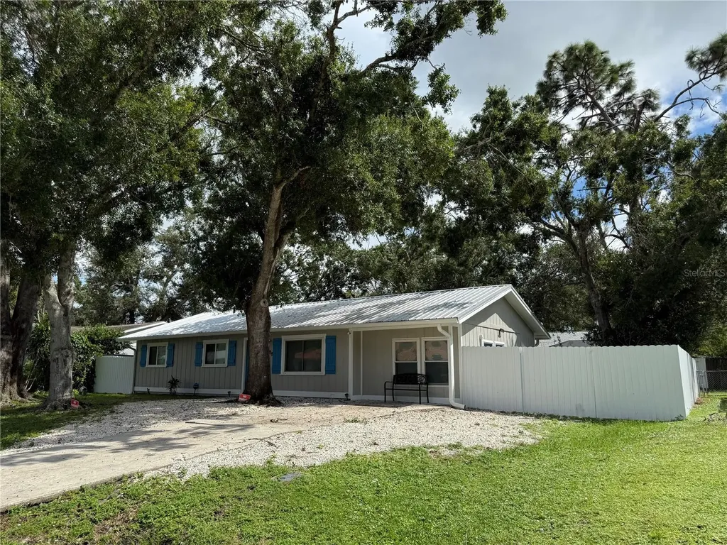 3988 San Luis Drive Sarasota FL 34235