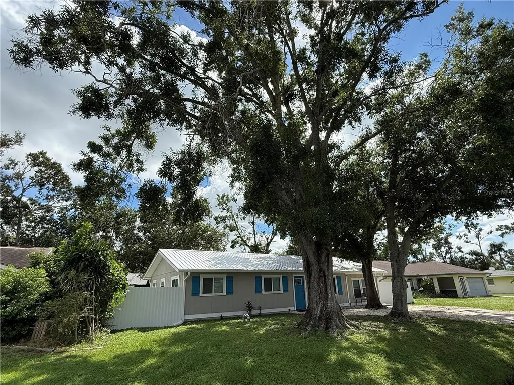 3988 San Luis Drive Sarasota FL 34235