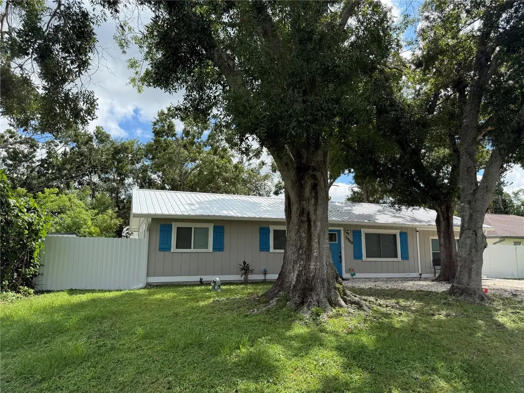 3988 San Luis Drive Sarasota FL 34235