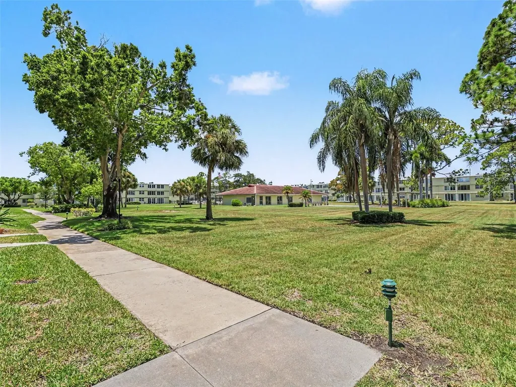 4890 Bay St NE St Petersburg FL 33703
