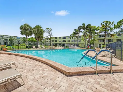 4890 Bay St NE St Petersburg FL 33703