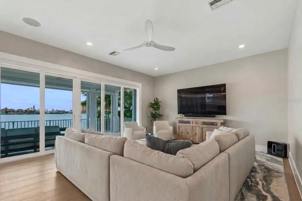 17715 Wall Circle Redington Shores FL 33708