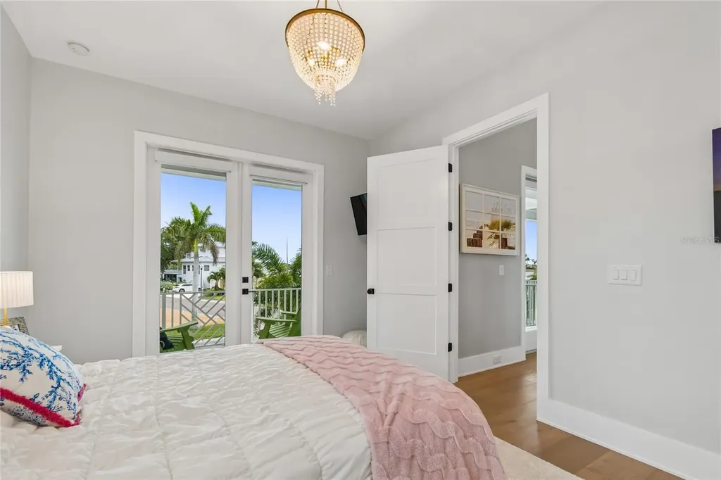 17715 Wall Circle Redington Shores FL 33708