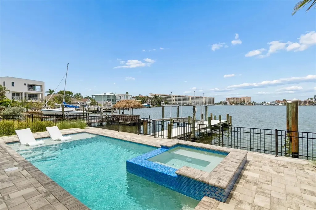 17715 Wall Circle Redington Shores FL 33708
