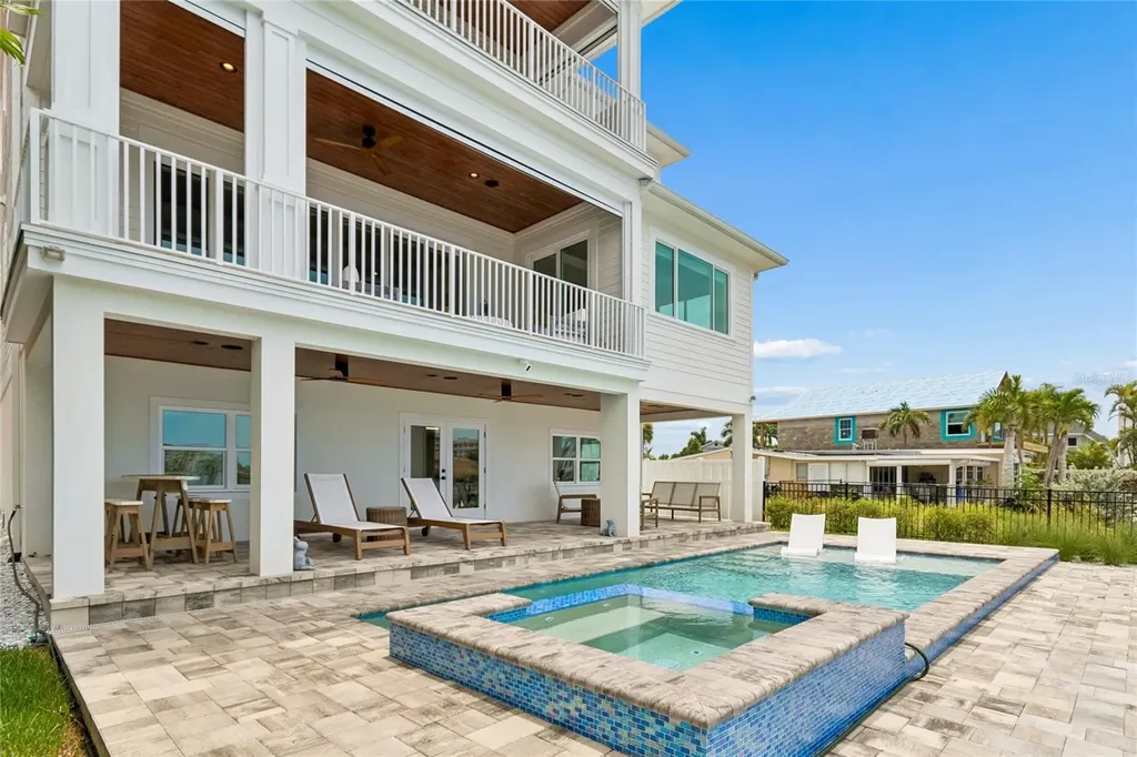 17715 Wall Circle Redington Shores FL 33708