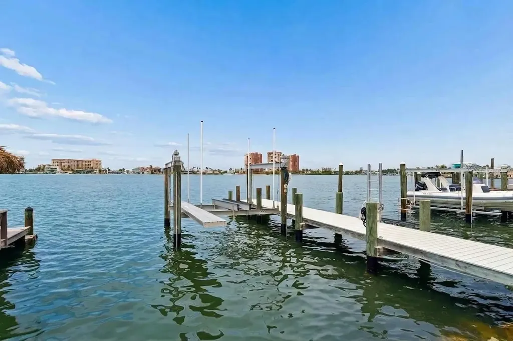 17715 Wall Circle Redington Shores FL 33708