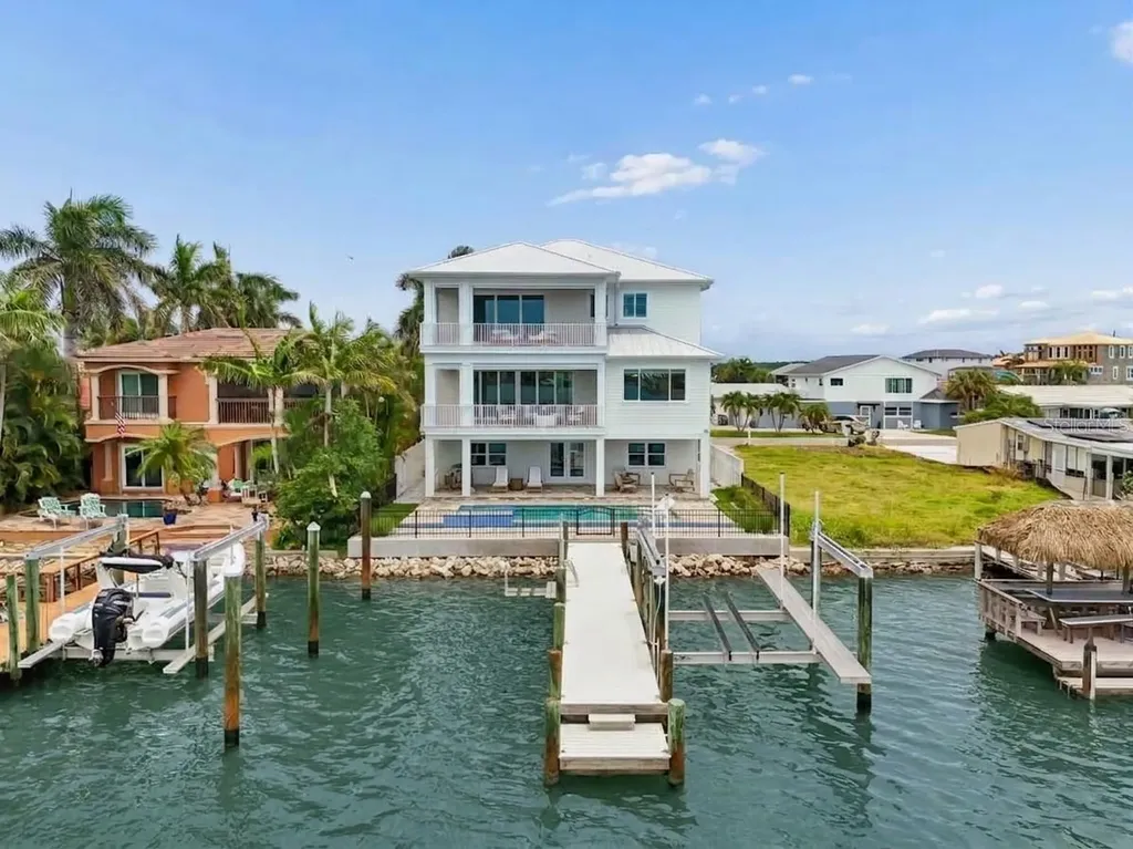 17715 Wall Circle Redington Shores FL 33708