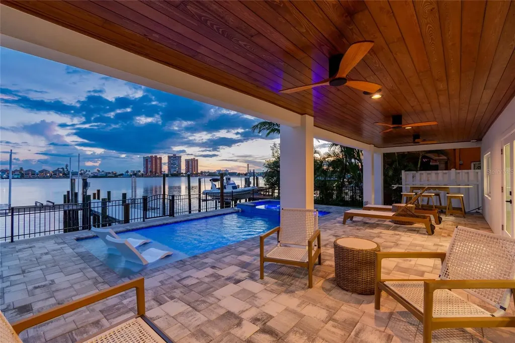 17715 Wall Circle Redington Shores FL 33708