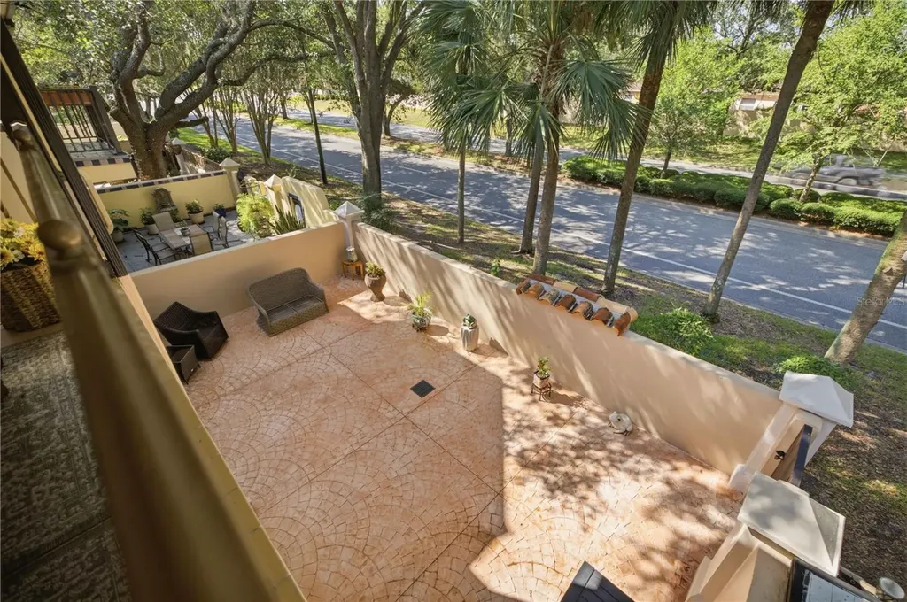 1118 Avenida De Las Casas Lady Lake FL 32159