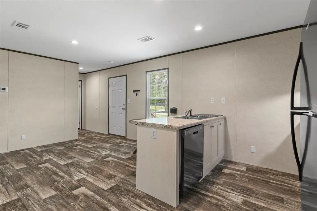4363 Cr 690 Webster FL 33597