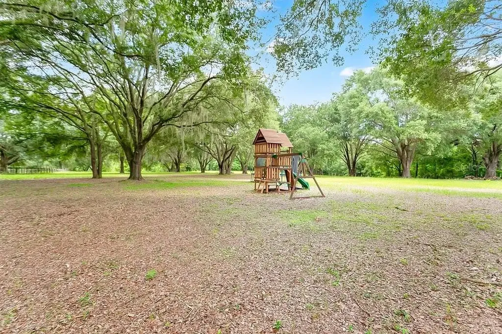 3700 SE 183rd Avenue Road Ocklawaha FL 32179