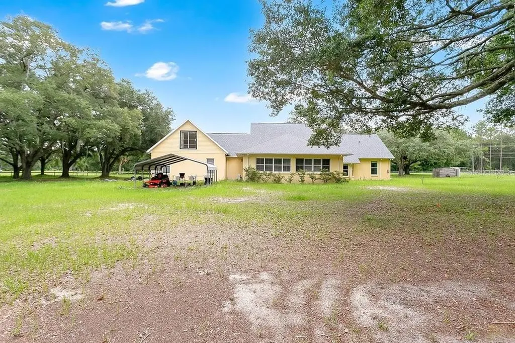 3700 SE 183rd Avenue Road Ocklawaha FL 32179