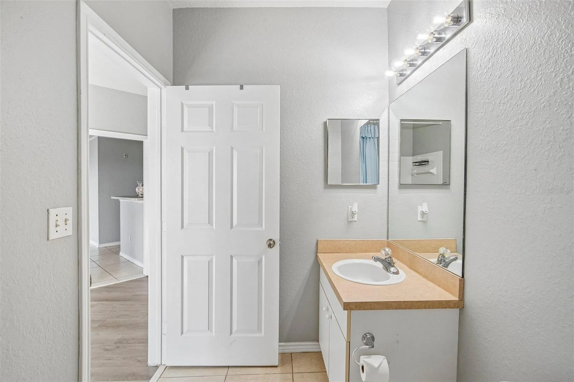 4333 Bayside Village Drive Tampa FL 33615