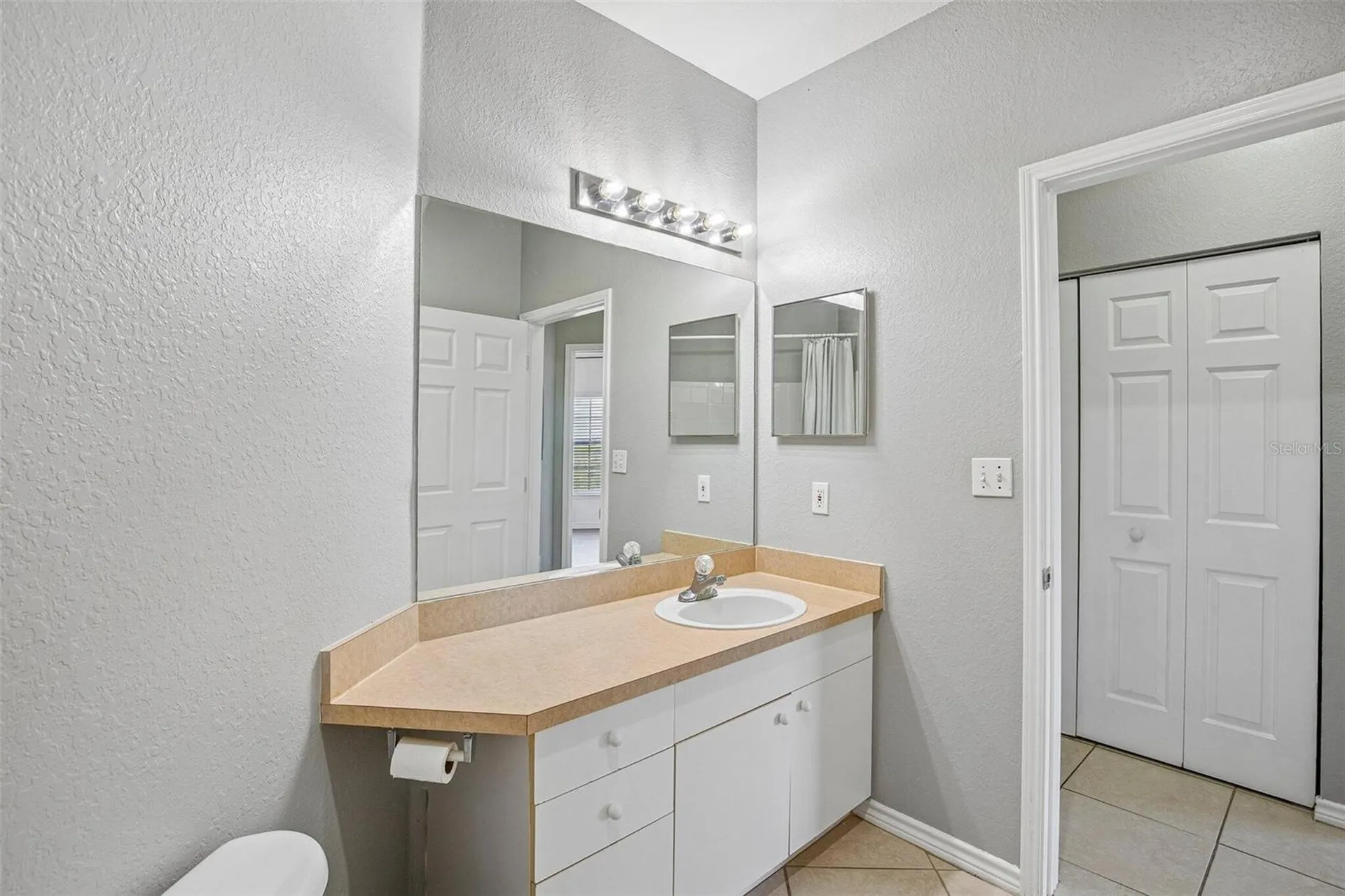 4333 Bayside Village Drive Tampa FL 33615