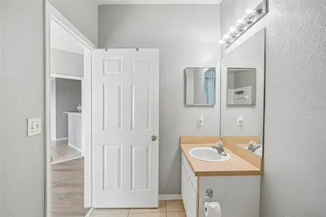 4333 Bayside Village Drive Tampa FL 33615