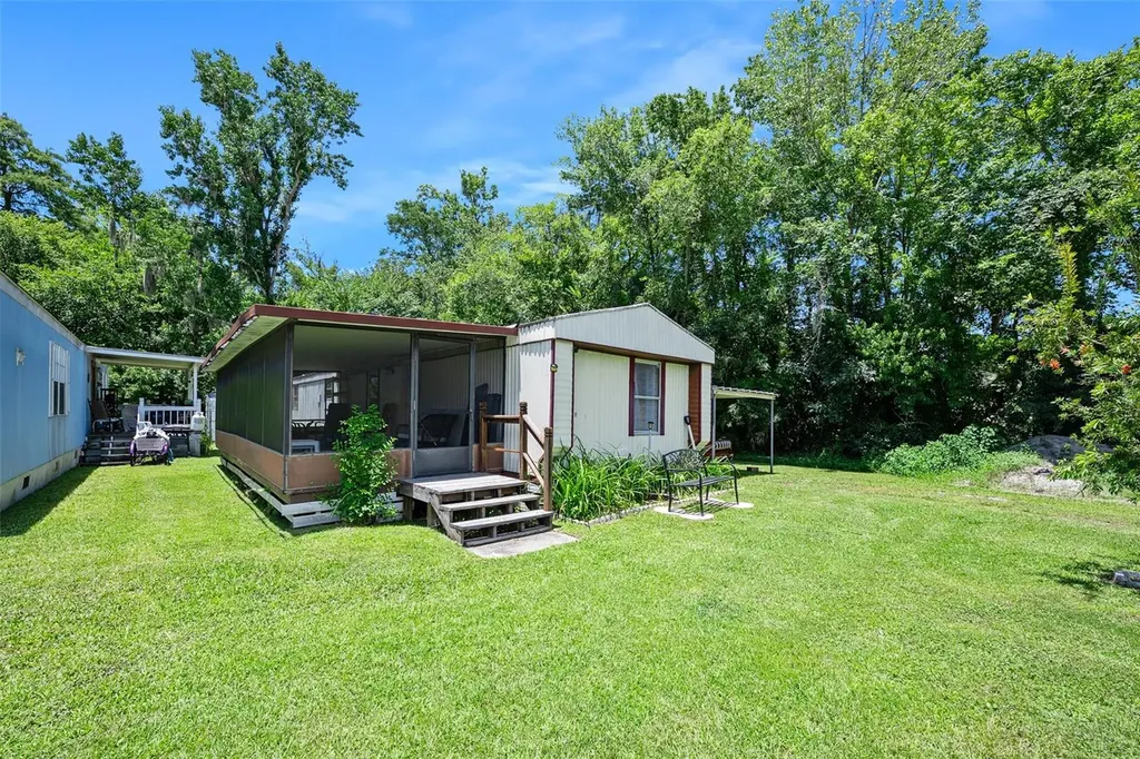 55521 Front Street Astor FL 32102
