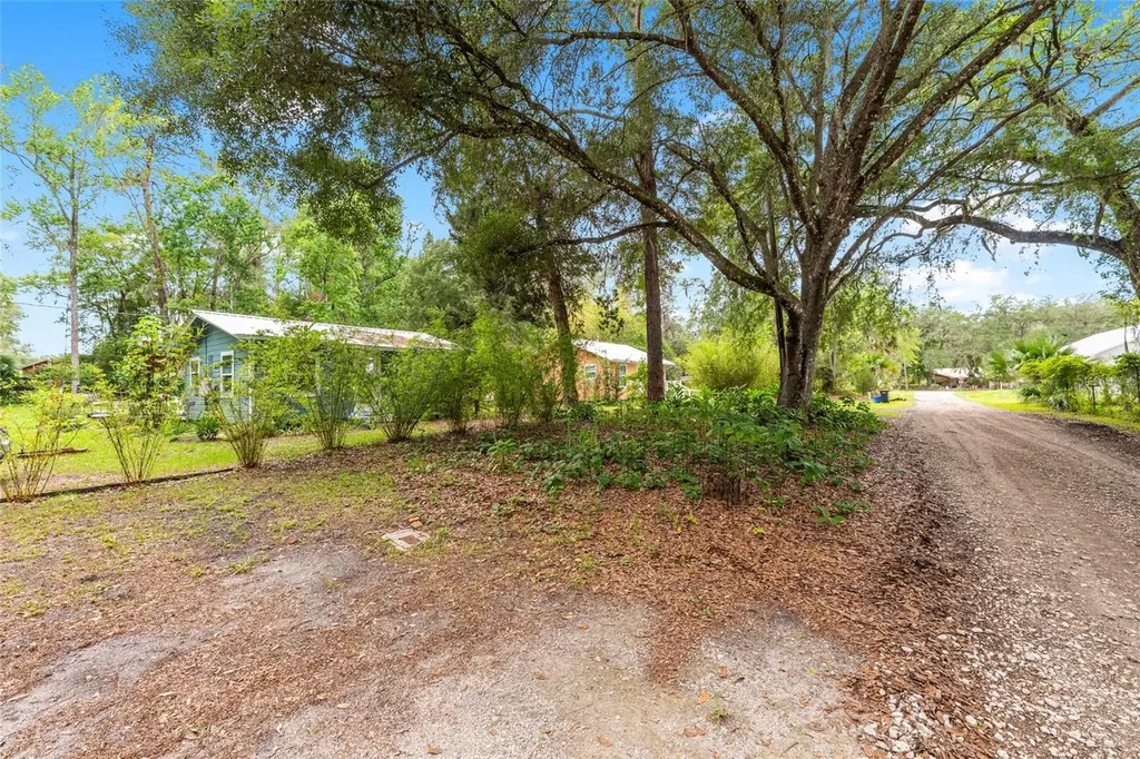 201-203 NE Tahota Avenue Micanopy FL 32667