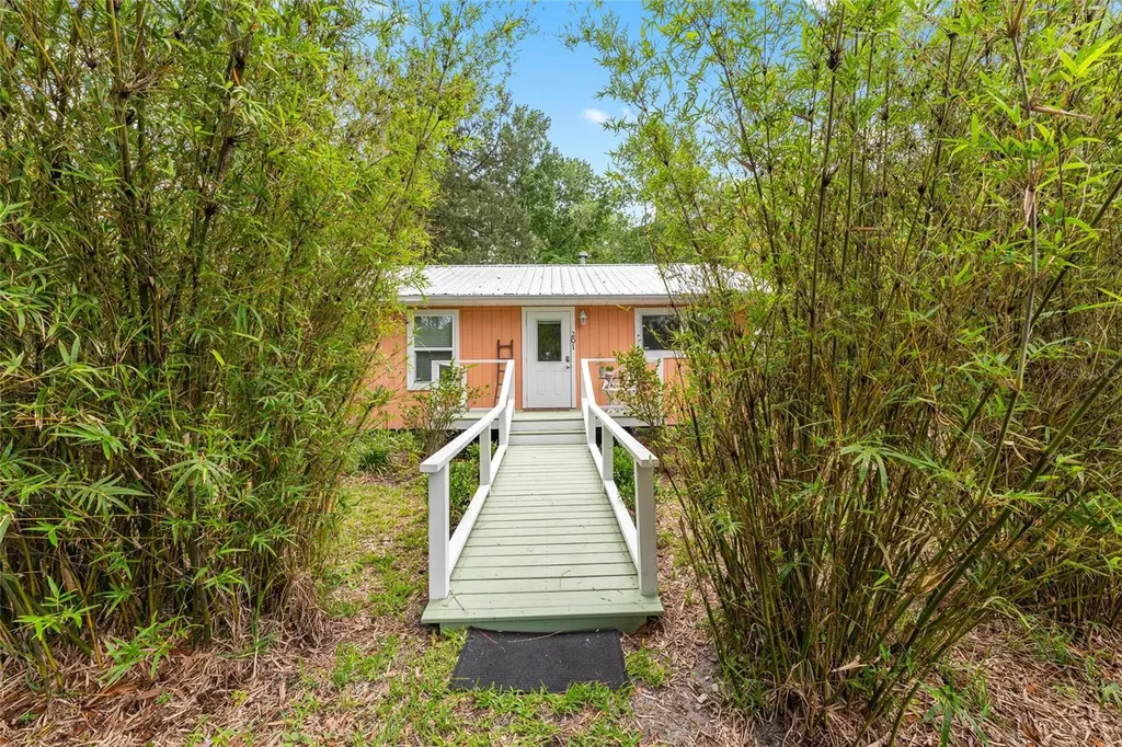 201-203 NE Tahota Avenue Micanopy FL 32667
