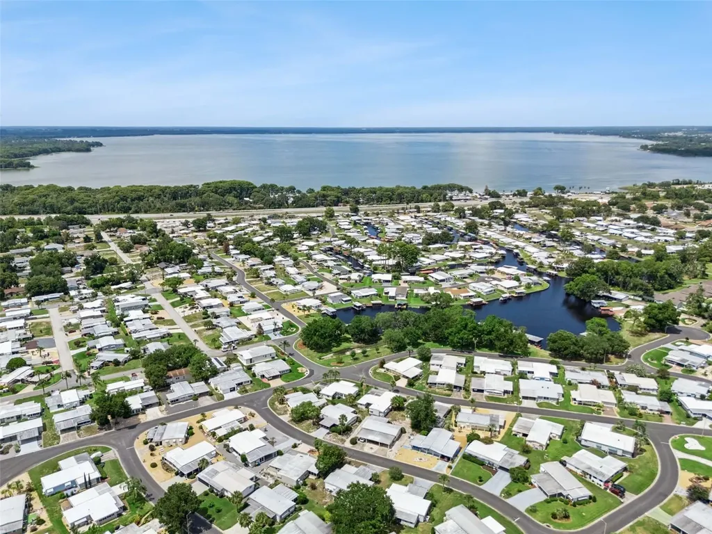 723 Viking Avenue Tavares FL 32778