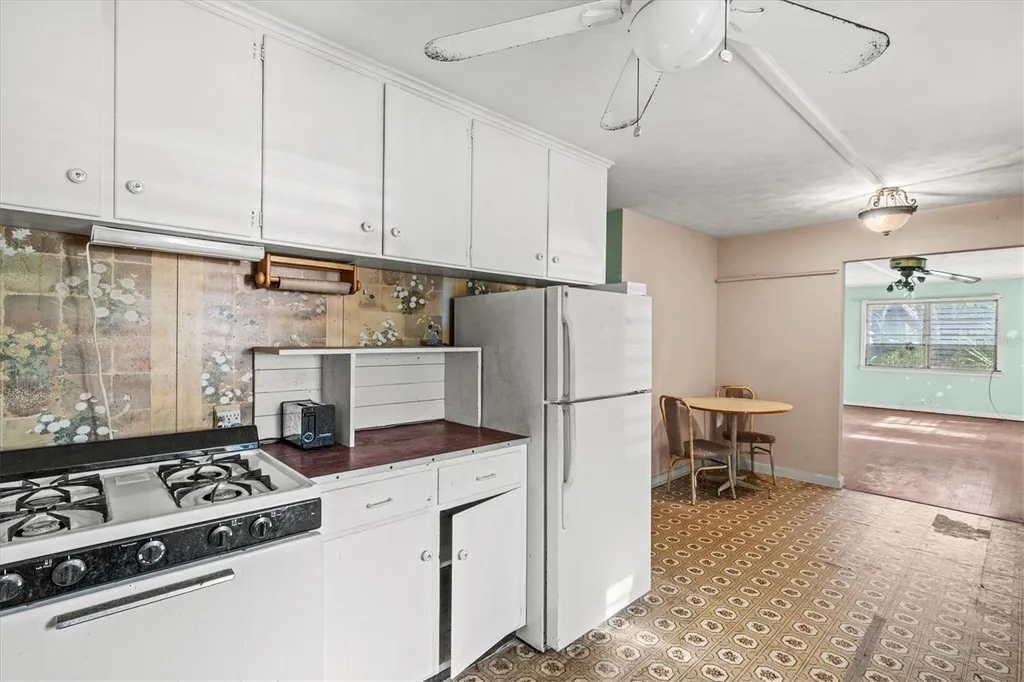 1208 28th Street W Bradenton FL 34205