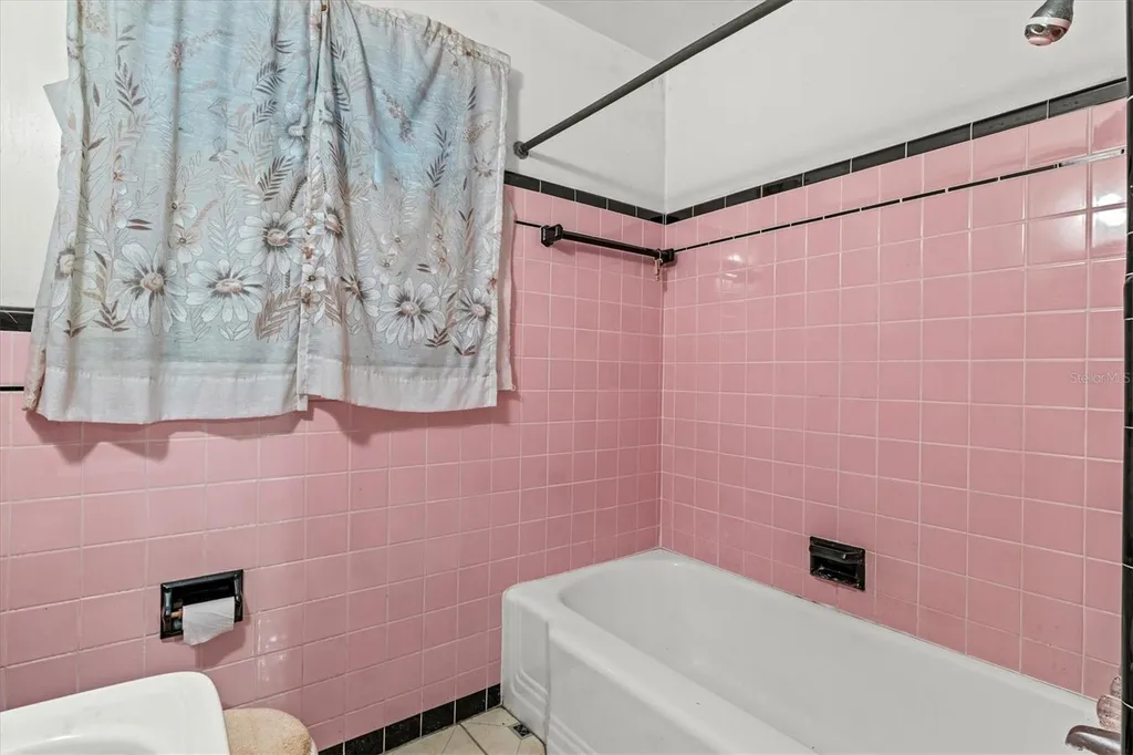1208 28th Street W Bradenton FL 34205