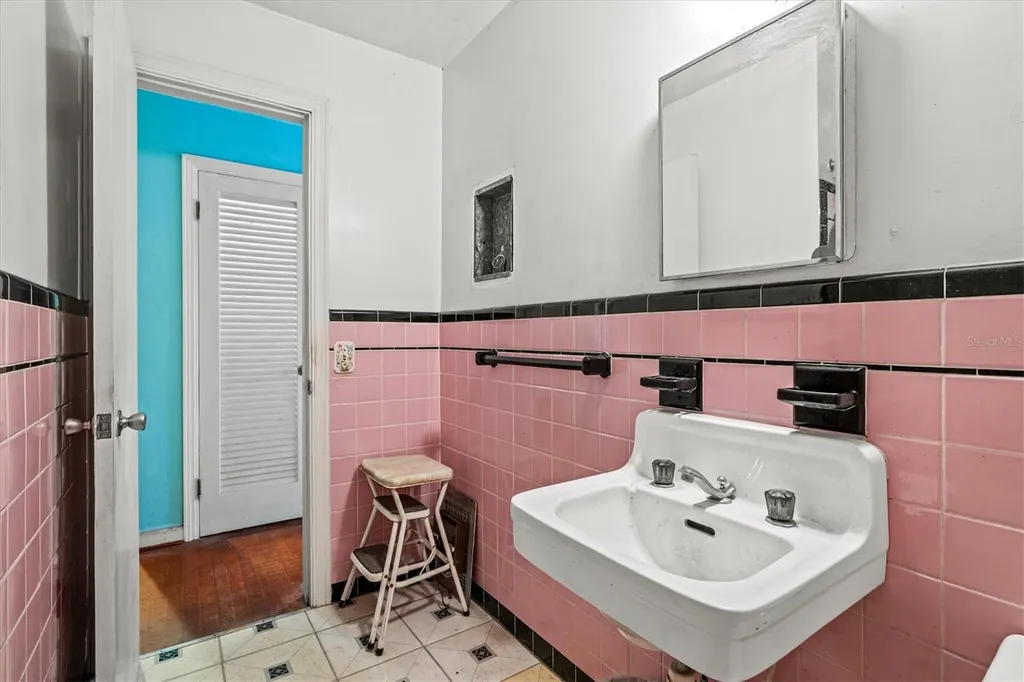 1208 28th Street W Bradenton FL 34205