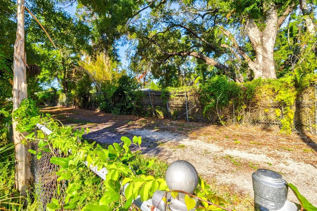 1208 28th Street W Bradenton FL 34205