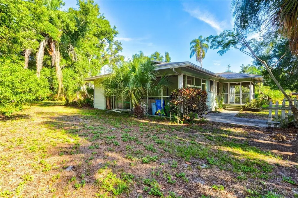 1208 28th Street W Bradenton FL 34205
