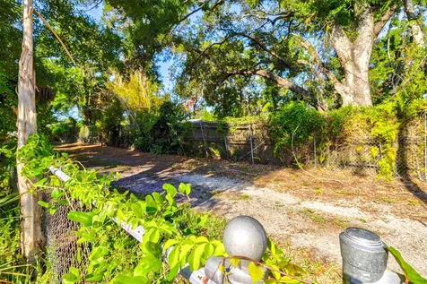 1208 28th Street W Bradenton FL 34205