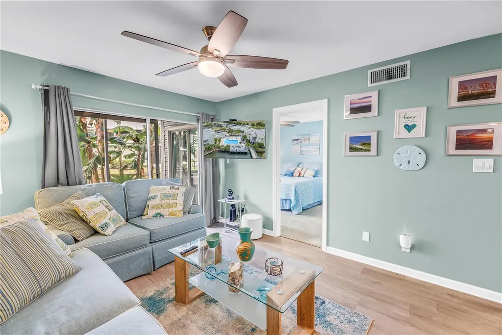 6924 Stones Throw Circle N St Petersburg FL 33710