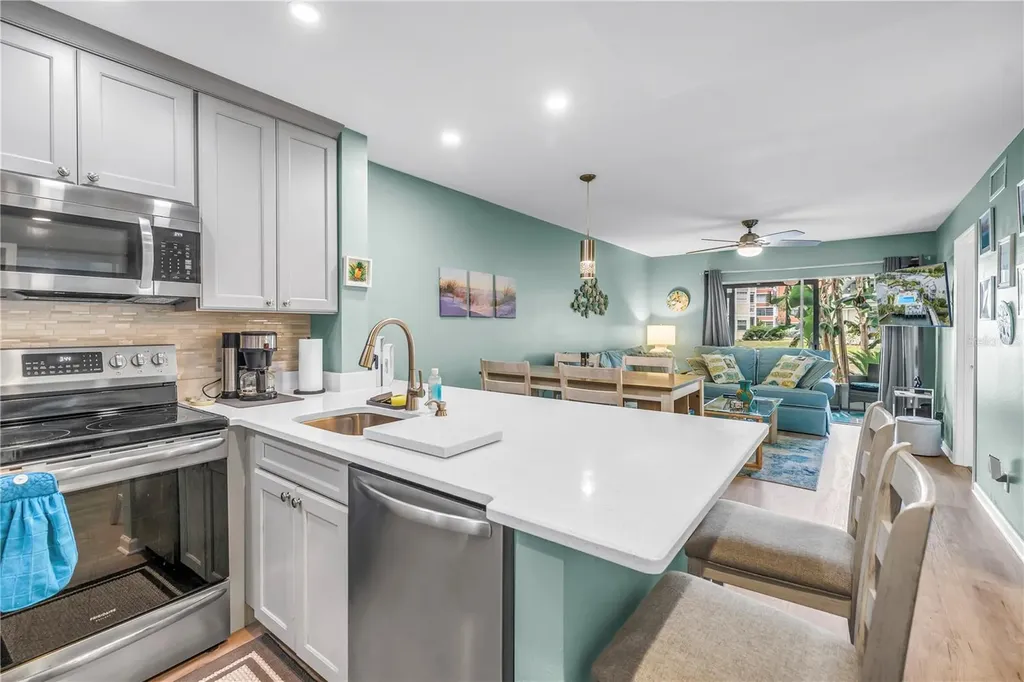 6924 Stones Throw Circle N St Petersburg FL 33710