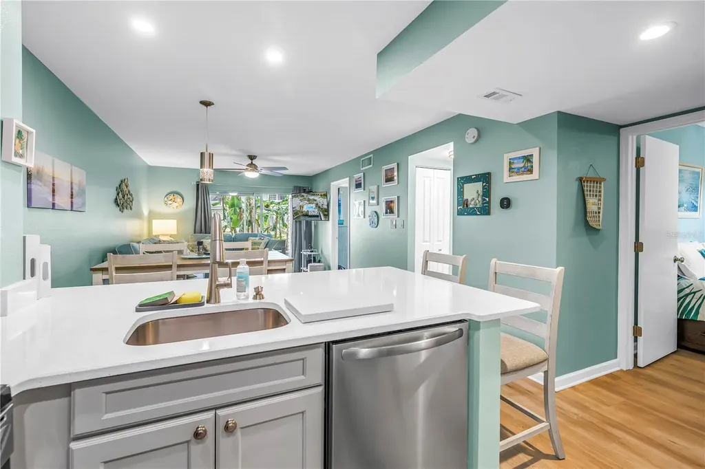 6924 Stones Throw Circle N St Petersburg FL 33710