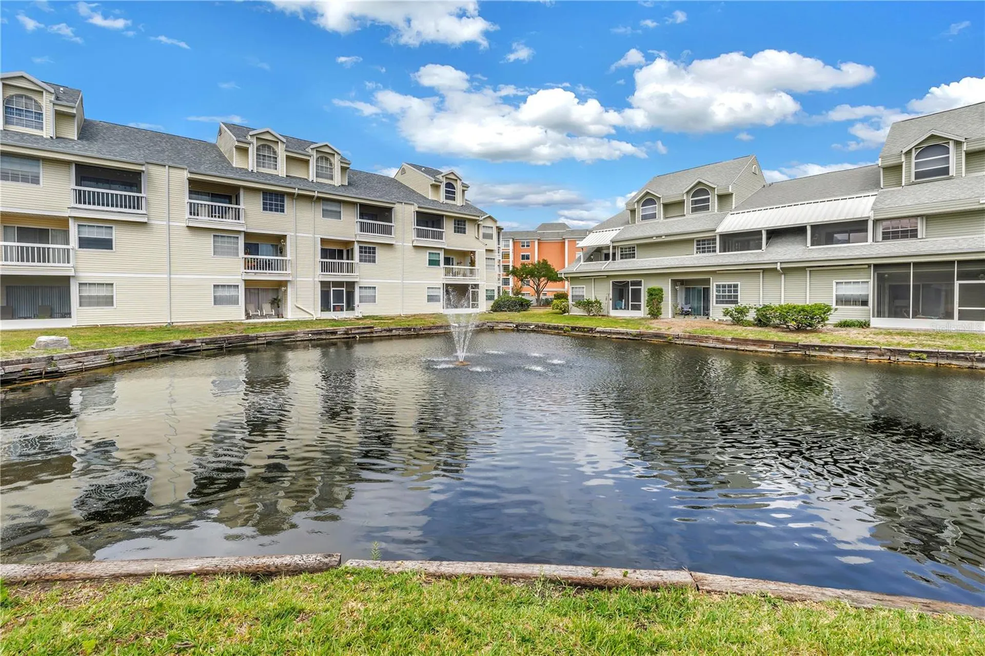 6924 Stones Throw Circle N St Petersburg FL 33710