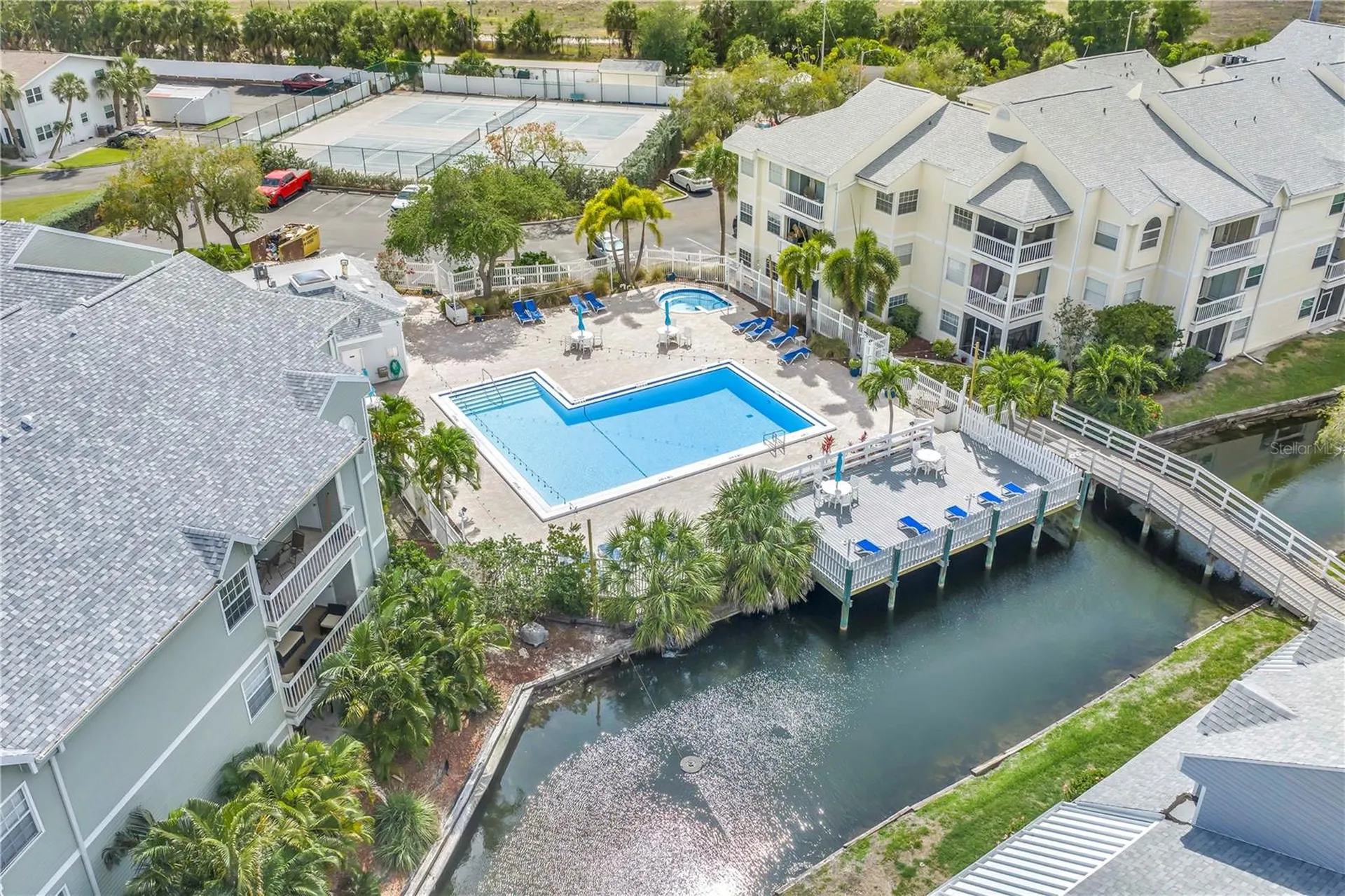 6924 Stones Throw Circle N St Petersburg FL 33710