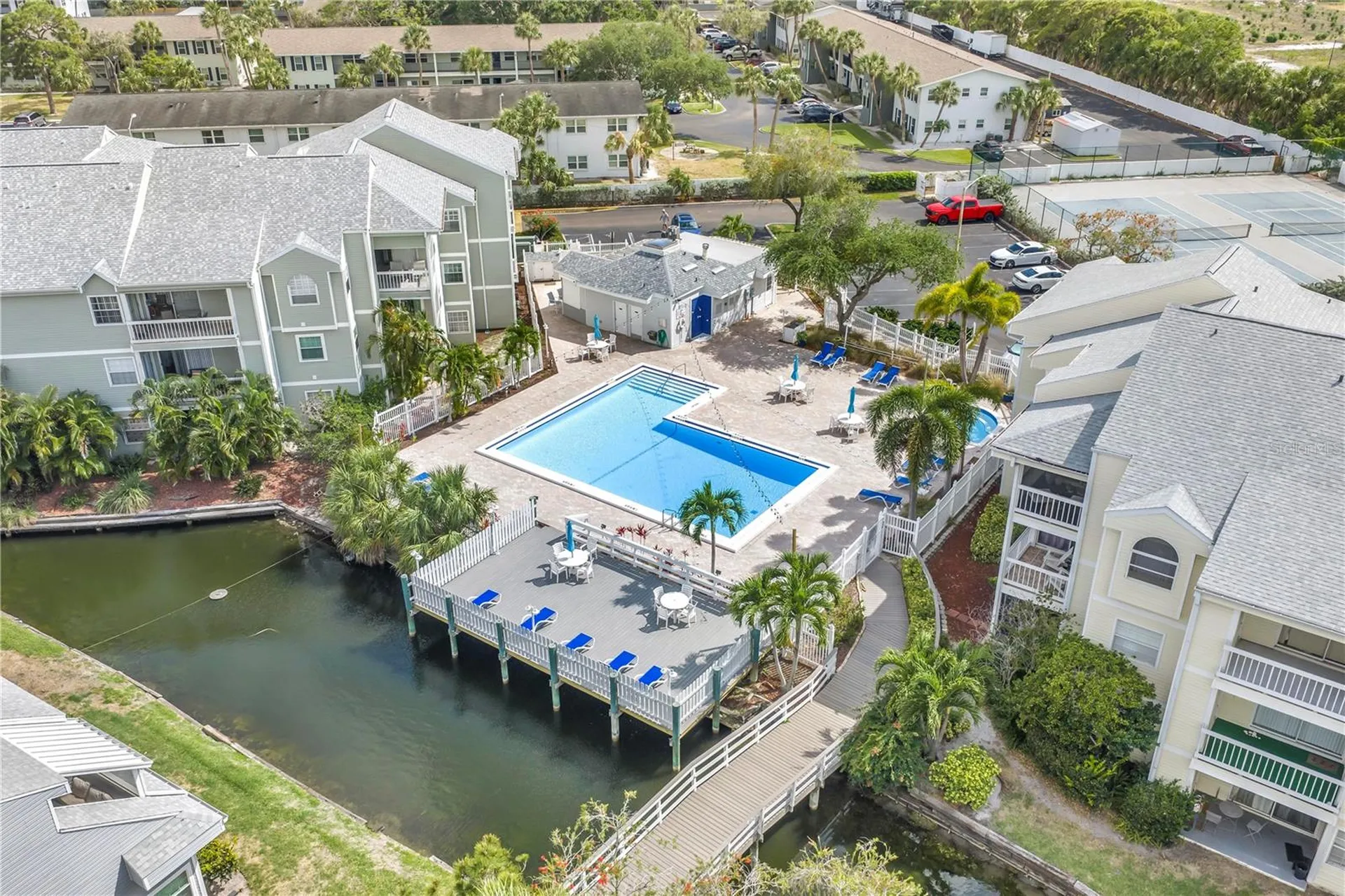 6924 Stones Throw Circle N St Petersburg FL 33710