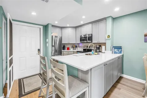 6924 Stones Throw Circle N St Petersburg FL 33710