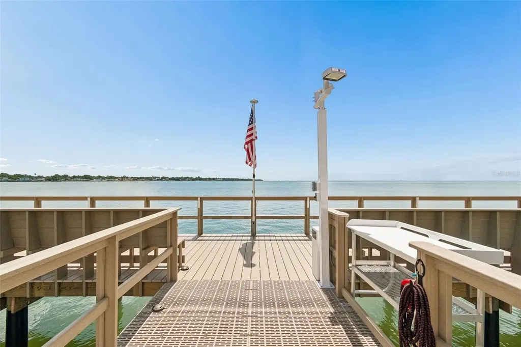 7430 Sunshine Skyway Lane S St Petersburg FL 33711