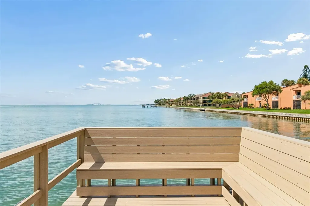 7430 Sunshine Skyway Lane S St Petersburg FL 33711