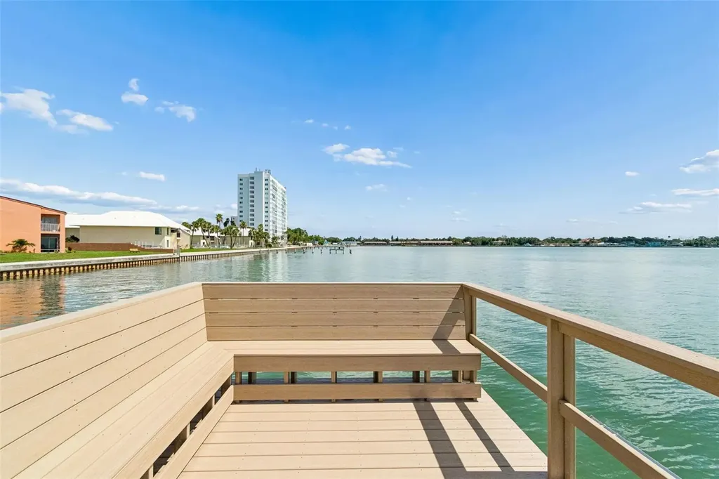 7430 Sunshine Skyway Lane S St Petersburg FL 33711