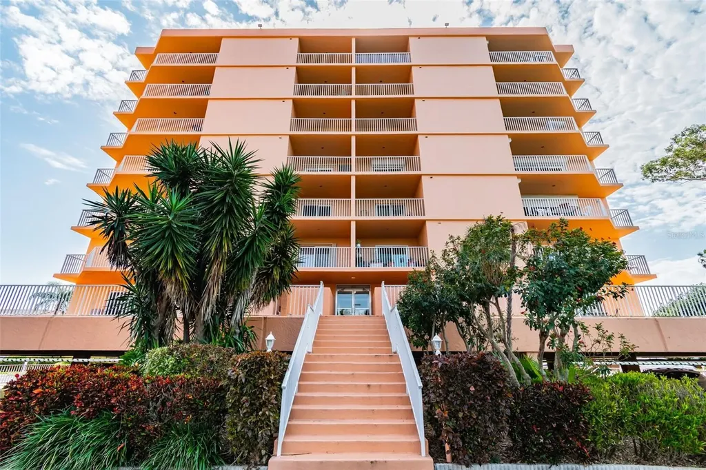 7430 Sunshine Skyway Lane S St Petersburg FL 33711